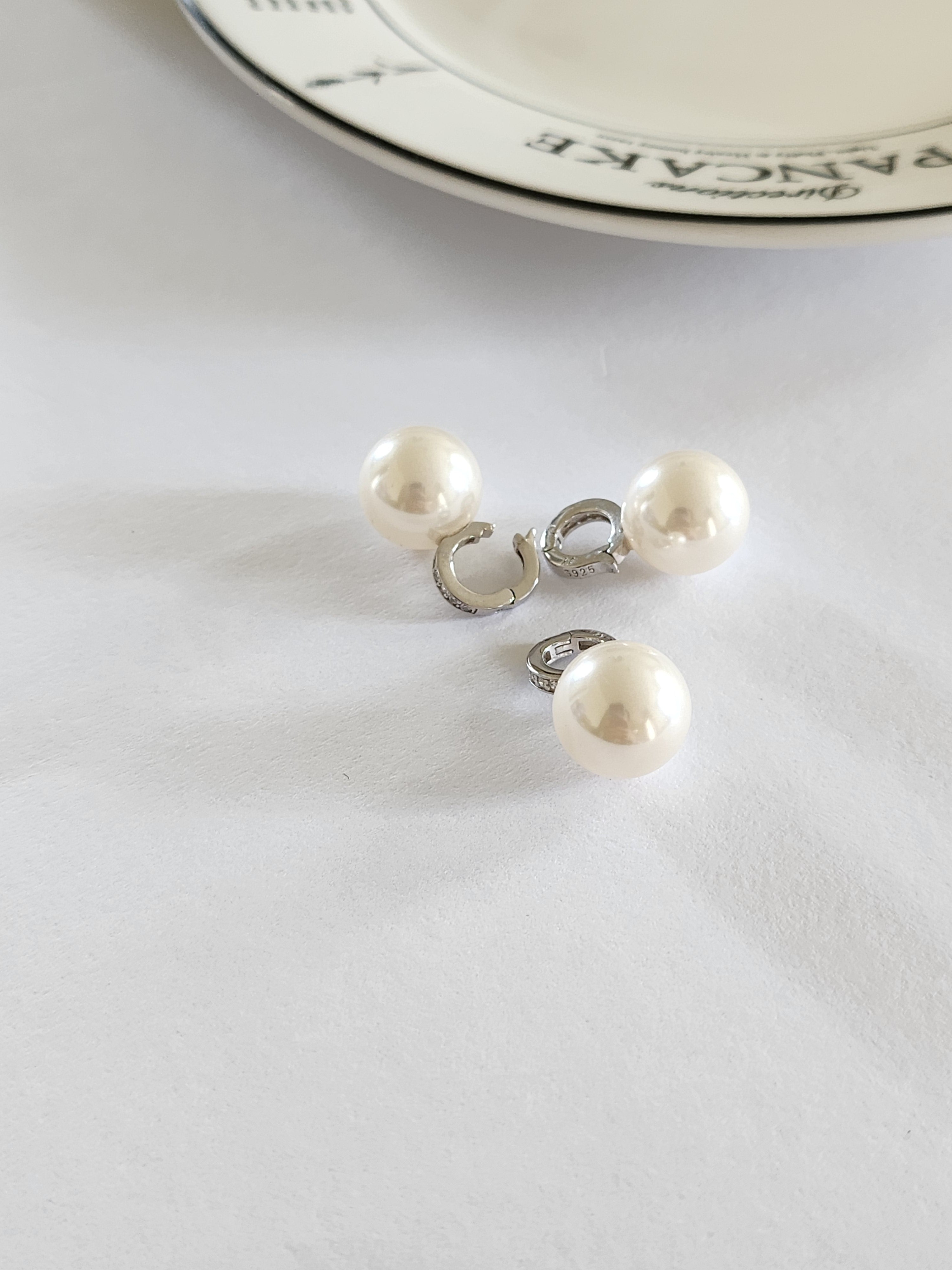 Crystal single pearl charm