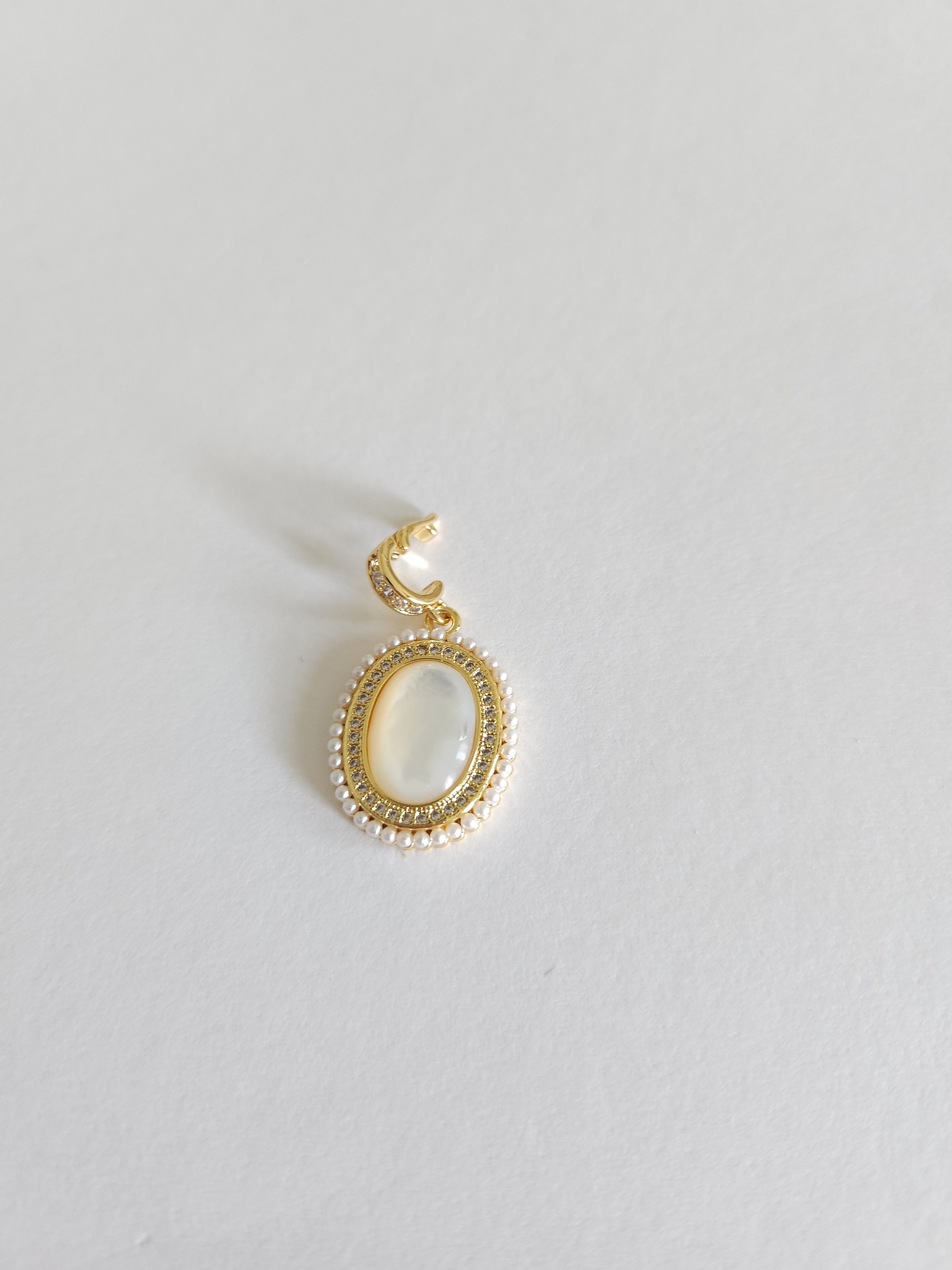 oval shell pearl charm