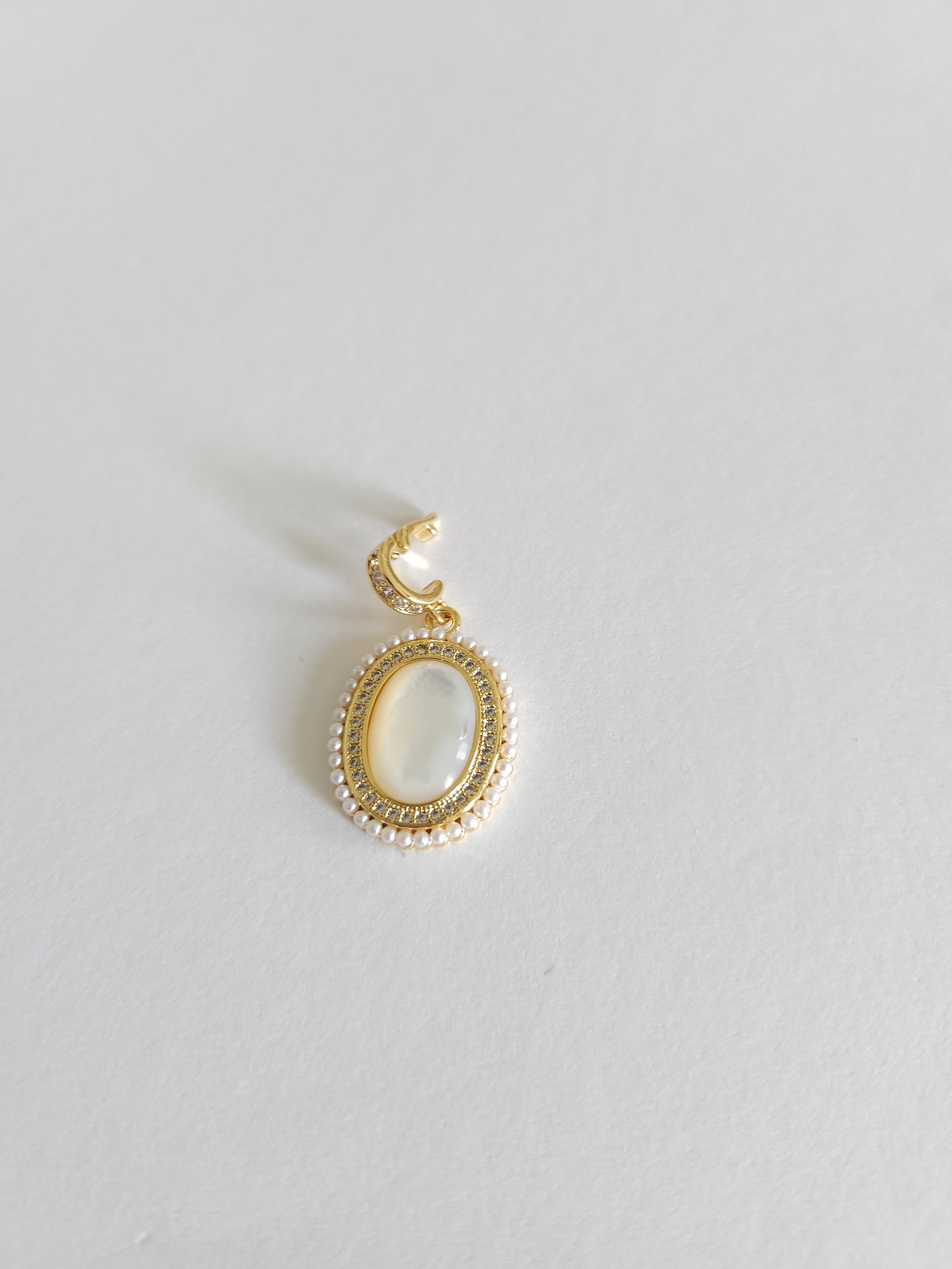 oval shell pearl charm