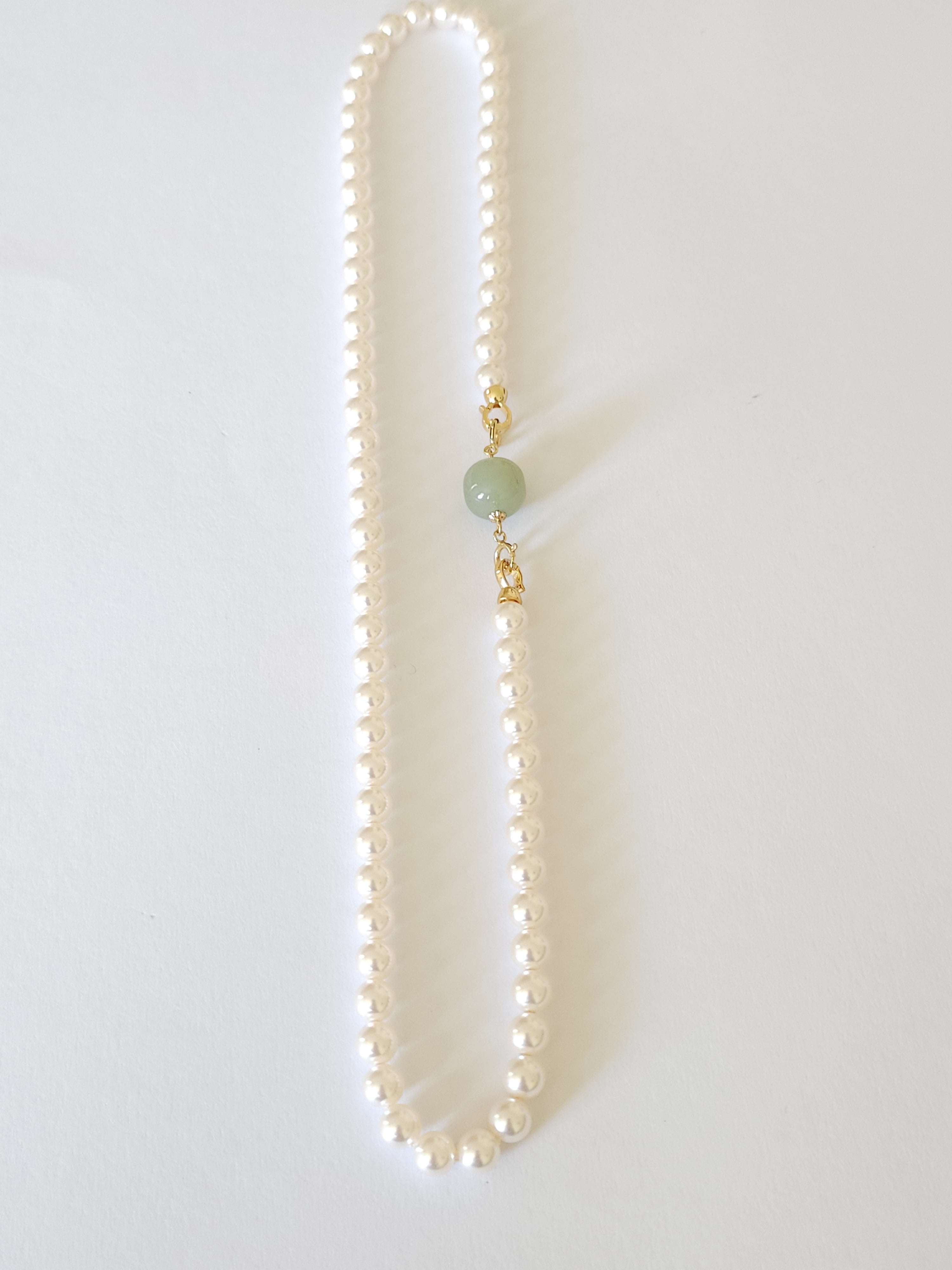 Double clasp natural jade bead pendant